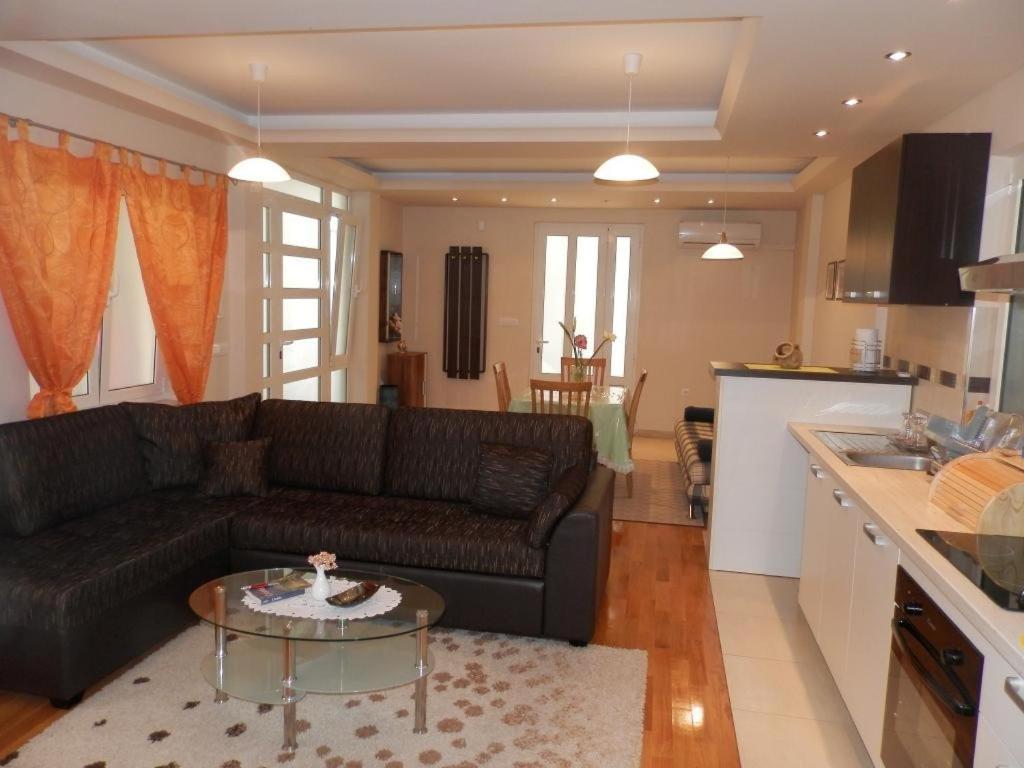Apartment Kip With Free Parking Dubrovnik Exterior photo